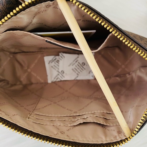 Michael Kors Jet Set Travel Crossbody w Tech Attch - Picture 11 of 16